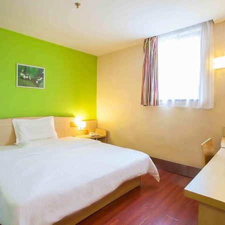 7Days Inn Foshan Qiandeng Lake Nangui Road Subway Station Rum bild