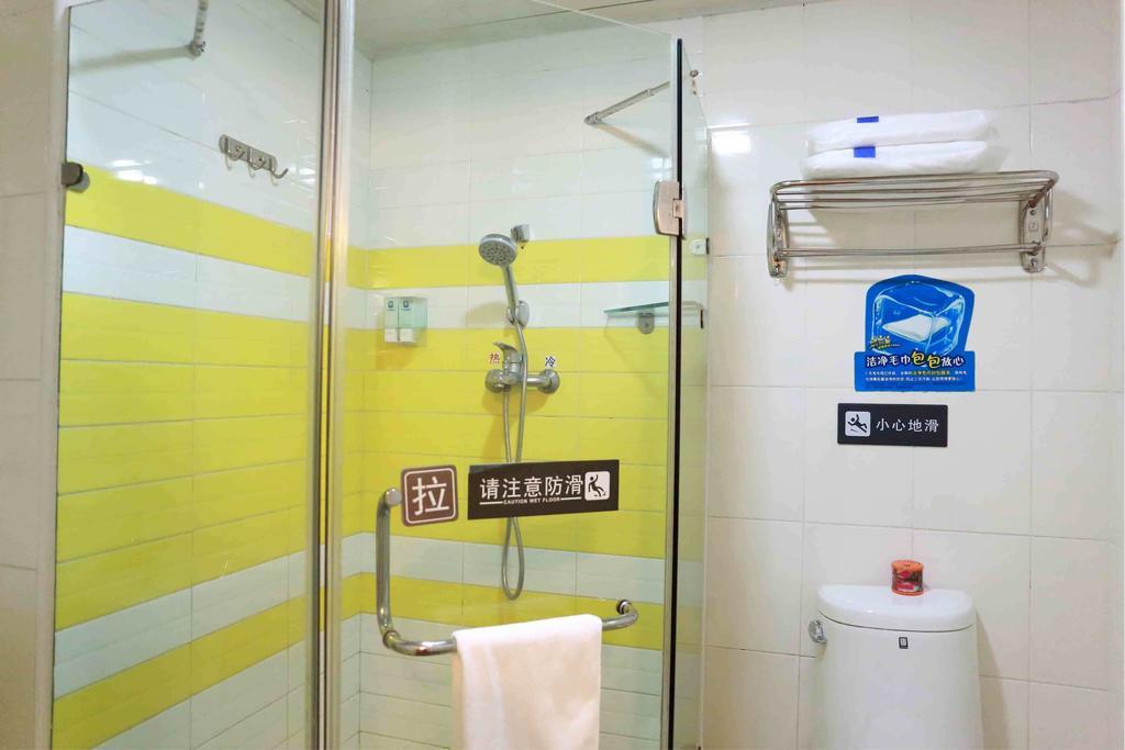 7Days Inn Foshan Qiandeng Lake Nangui Road Subway Station Rum bild