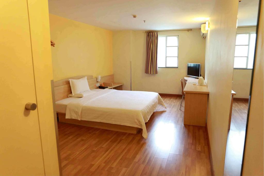 7Days Inn Foshan Qiandeng Lake Nangui Road Subway Station Rum bild