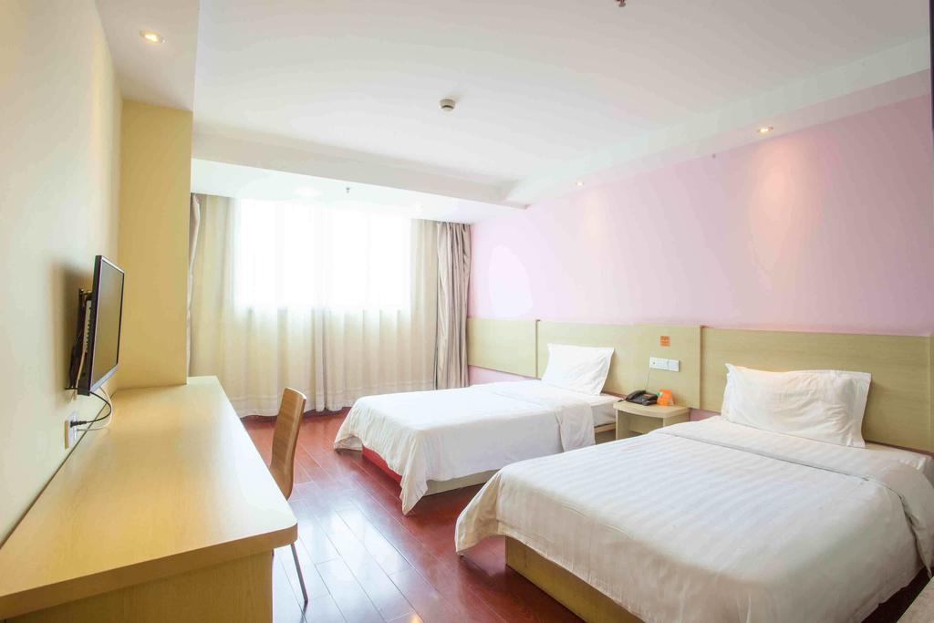 7Days Inn Foshan Qiandeng Lake Nangui Road Subway Station Rum bild