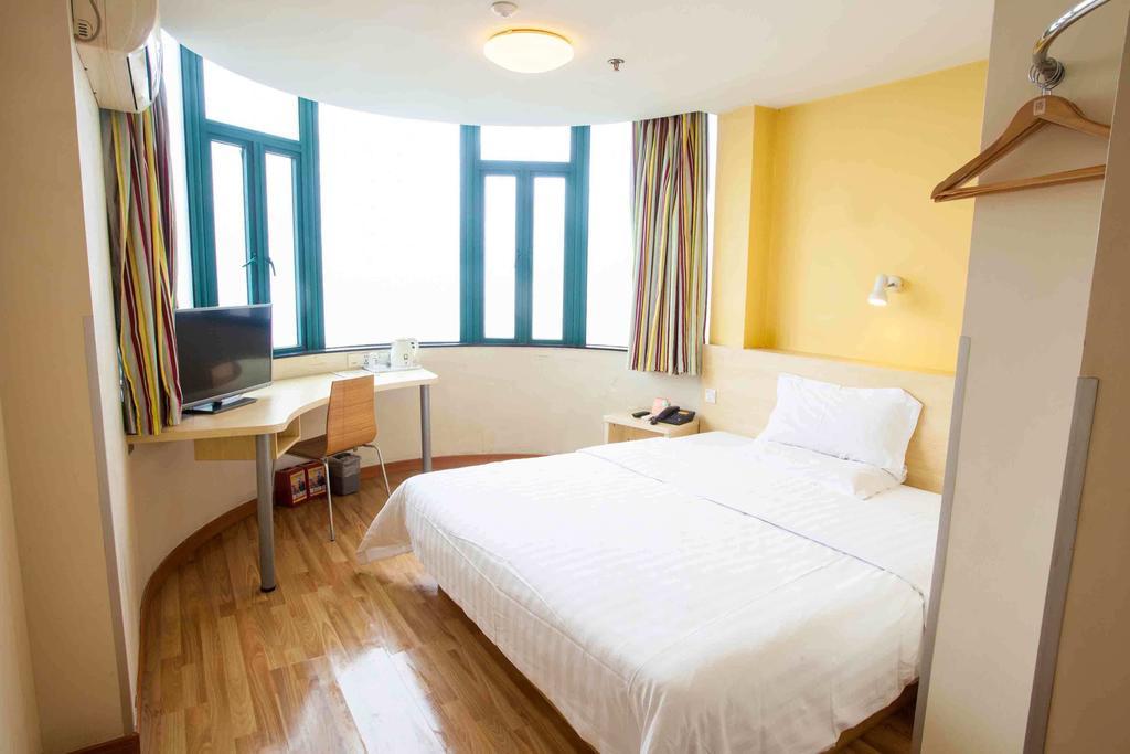 7Days Inn Foshan Qiandeng Lake Nangui Road Subway Station Rum bild