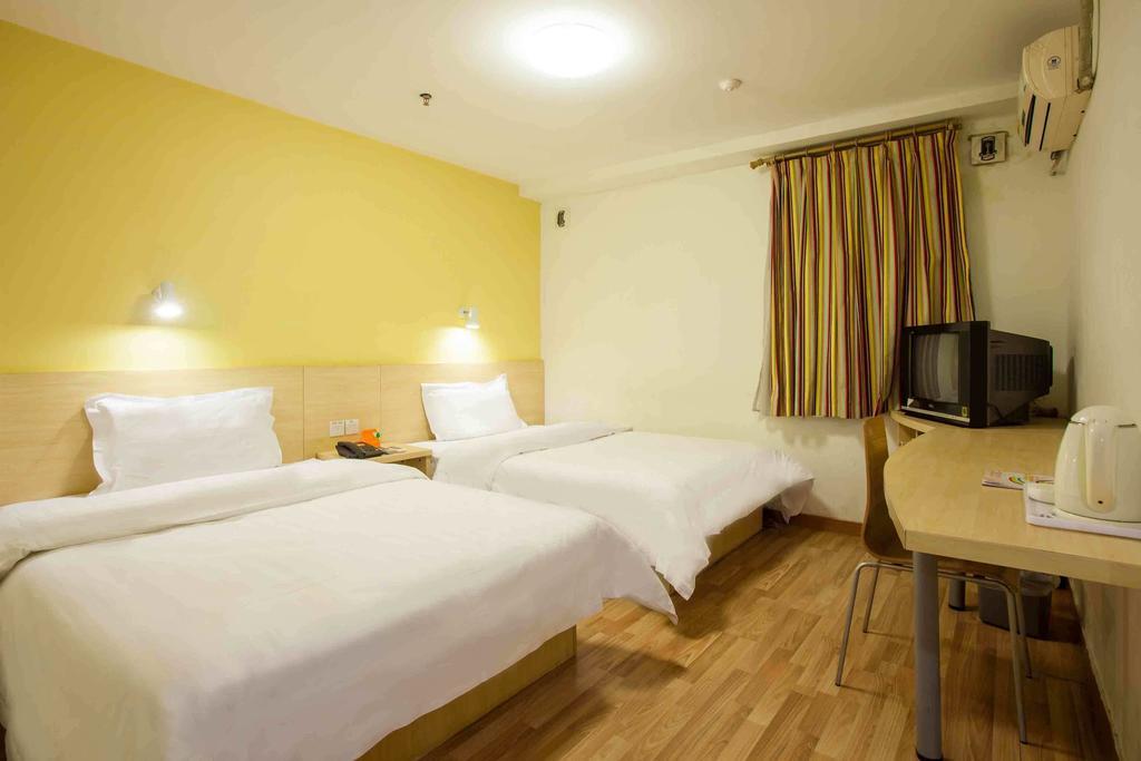 7Days Inn Foshan Qiandeng Lake Nangui Road Subway Station Rum bild