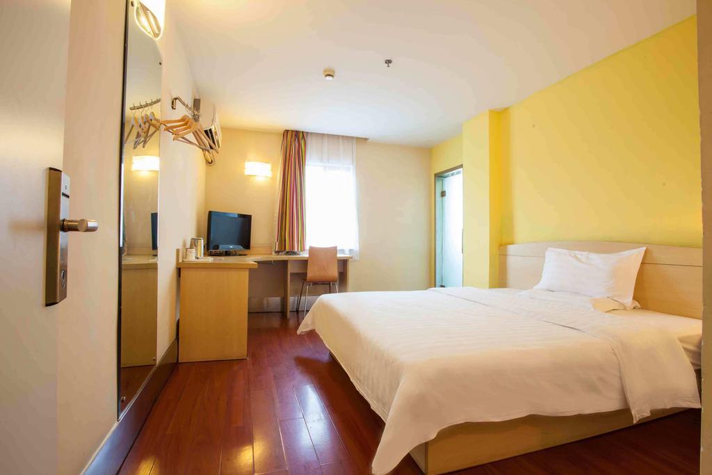 7Days Inn Foshan Qiandeng Lake Nangui Road Subway Station Rum bild
