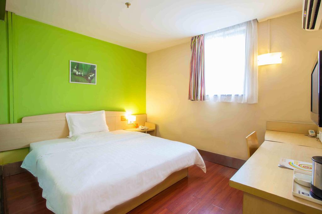 7Days Inn Foshan Qiandeng Lake Nangui Road Subway Station Rum bild
