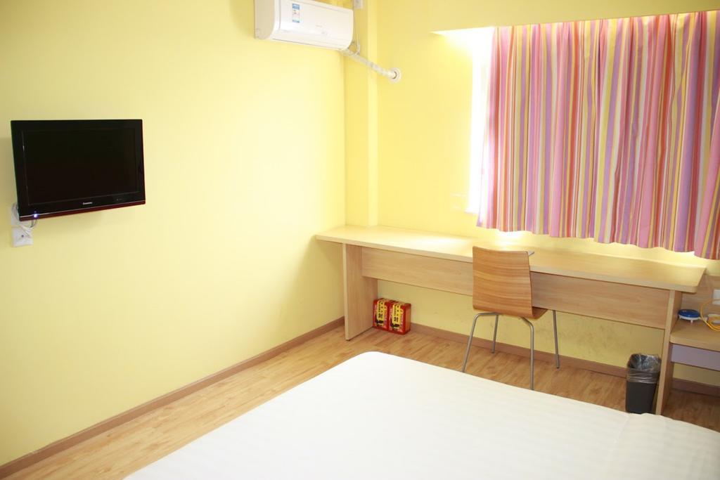 7Days Inn Foshan Qiandeng Lake Nangui Road Subway Station Exteriör bild